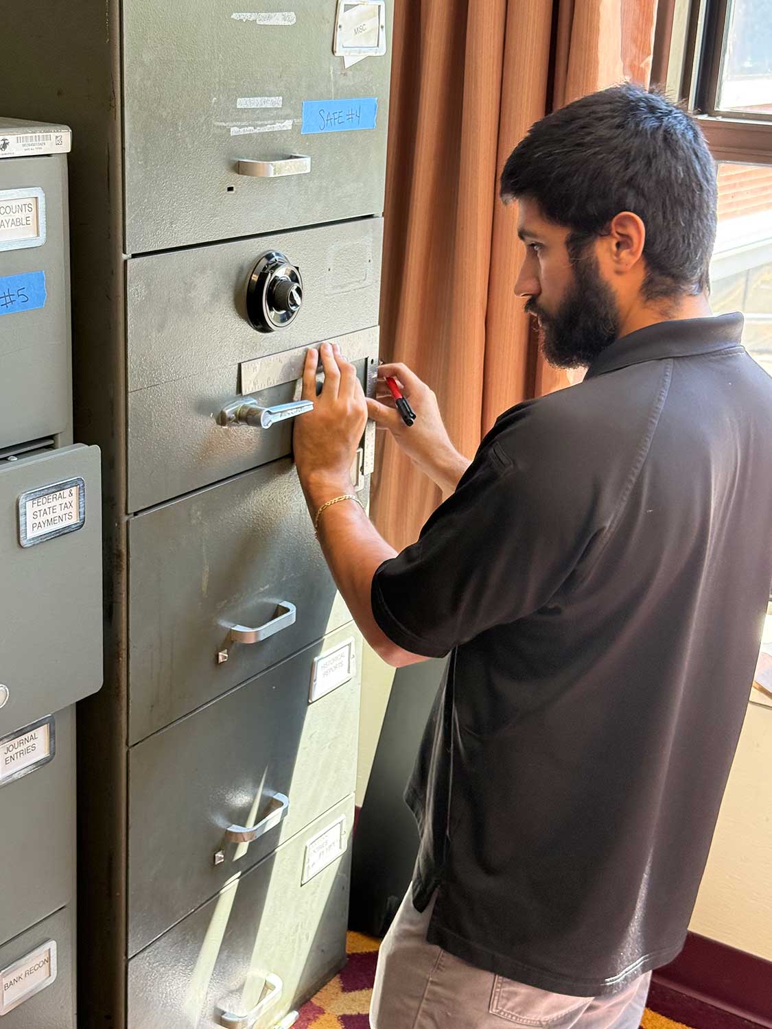 gsa safe locksmith opening locks